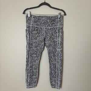 Athleta Ultimate Stash II Textured 7/8 Leggings SZ L Black White Activewear
